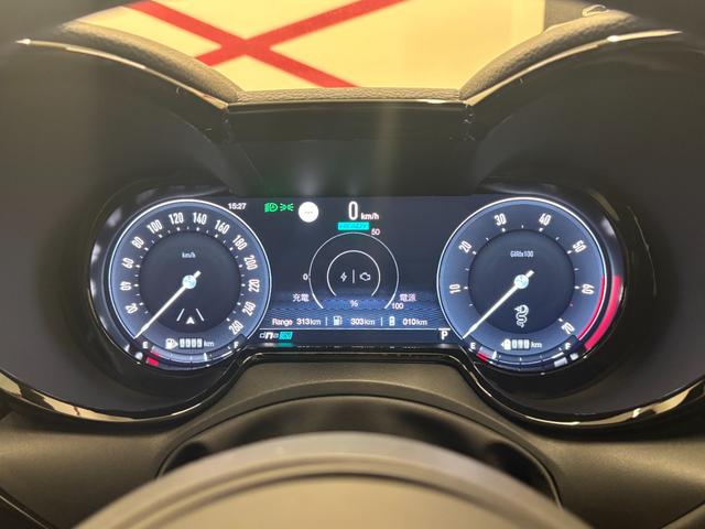 トナーレ プラグインハイブリッドＱ４　ヴェローチェ　マトリクスＬＥＤ　２８０ＰＳ　３６０度カメラ　アクティブサスペンション　デジタルメーター　ＣａｒＰｌａｙ　ＡＣＣ　シートヒーター　純正アルミホイール　Ｂｌｕｅｔｏｏｔｈ接続　新車保証継承（52枚目）