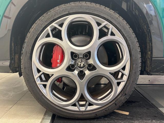 トナーレ プラグインハイブリッドＱ４　ヴェローチェ　マトリクスＬＥＤ　２８０ＰＳ　３６０度カメラ　アクティブサスペンション　デジタルメーター　ＣａｒＰｌａｙ　ＡＣＣ　シートヒーター　純正アルミホイール　Ｂｌｕｅｔｏｏｔｈ接続　新車保証継承（60枚目）