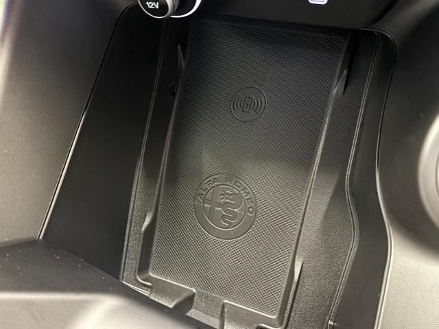 トナーレ プラグインハイブリッドＱ４　ヴェローチェ　マトリクスＬＥＤ　２８０ＰＳ　３６０度カメラ　アクティブサスペンション　デジタルメーター　ＣａｒＰｌａｙ　ＡＣＣ　シートヒーター　純正アルミホイール　Ｂｌｕｅｔｏｏｔｈ接続　新車保証継承（62枚目）