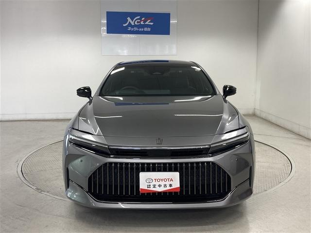 高級感溢れ、迫力のフロントマスクのクラウン。