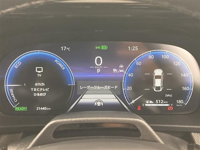 アナログメーターは、メーターを凝視しなくても針の位置で大体の情報が把握できて、ドライバーとクルマとの一体感を高めてくれます。