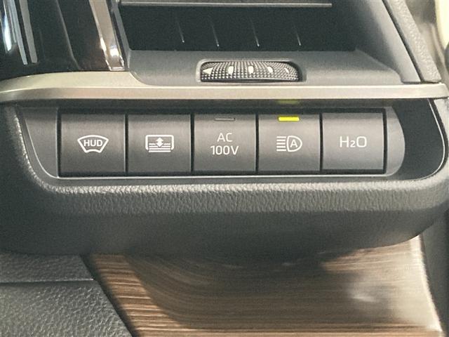 ハイビームとロービームを自動で切り替え、夜間の歩行者などの早期発見をサポート。