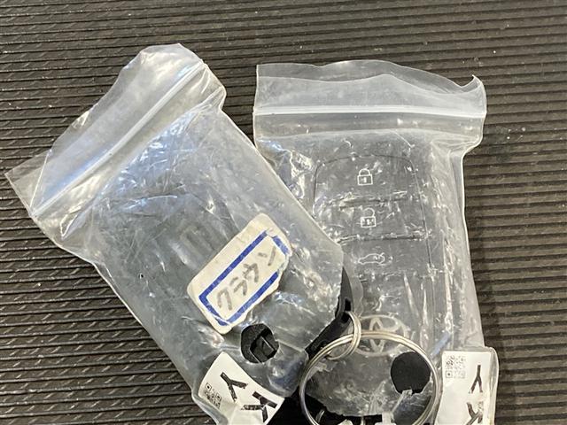 キーを取り出さずにドアを施錠＆解錠。クルマの始動も可能です。