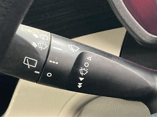 �J�̓��ȂǂɊ��􂷂�t�����g���C�p�[�ƌ�����E�m�ۂ̂��߂̃������C�p�[�̍쓮�X�C�b�`