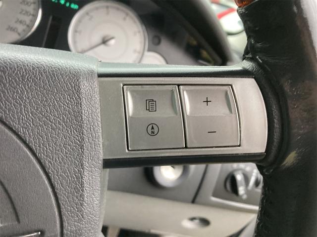 クライスラー・３００Ｃ 　ＥＴＣ　ナビ　ＴＶ　アルミホイール　ＡＴ　シートヒーター　電動格納ミラー　ＣＤ　ＤＶＤ再生　ＭＤ　エアコン（10枚目）