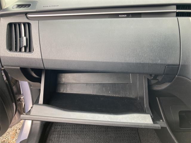プリウス Ｓ　ＥＴＣ　バックカメラ　ナビ　ＴＶ　アルミホイール　オートライト　ＨＩＤ　スマートキー　電動格納ミラー　ＣＶＴ　盗難防止システム　衝突安全ボディ　ＡＢＳ　ＣＤ　ミュージックプレイヤー接続可　エアコン（38枚目）