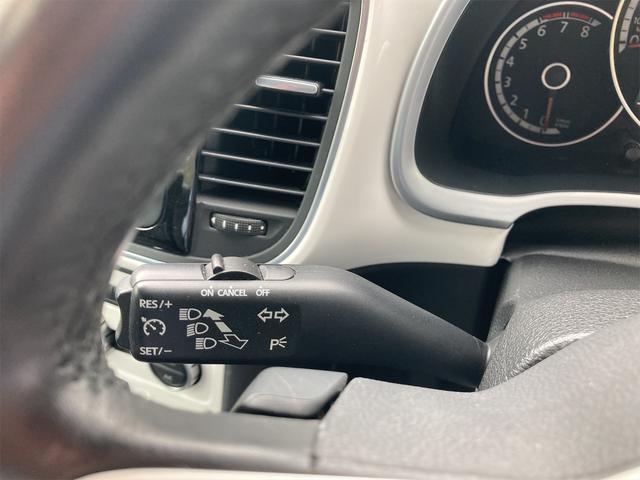 ザ・ビートル デザインレザーパッケージ　バックカメラ　オートクルーズコントロール　ＡＴ　ＨＩＤ　キーレスエントリー　電動格納ミラー　シートヒーター　アルミホイール　革シート　盗難防止システム　ＡＢＳ　ＣＤ　ミュージックプレイヤー接続可（6枚目）