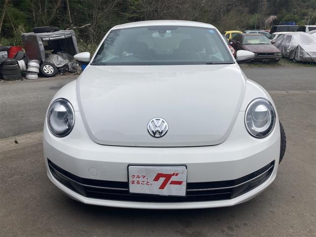 ザ・ビートル デザインレザーパッケージ　バックカメラ　オートクルーズコントロール　ＡＴ　ＨＩＤ　キーレスエントリー　電動格納ミラー　シートヒーター　アルミホイール　革シート　盗難防止システム　ＡＢＳ　ＣＤ　ミュージックプレイヤー接続可（12枚目）
