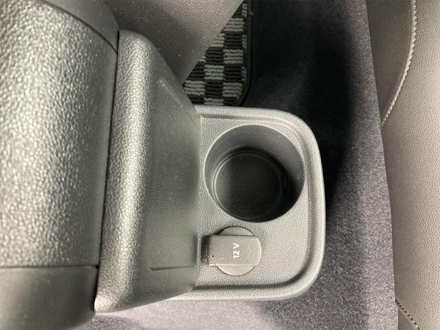 ザ・ビートル デザインレザーパッケージ　バックカメラ　オートクルーズコントロール　ＡＴ　ＨＩＤ　キーレスエントリー　電動格納ミラー　シートヒーター　アルミホイール　革シート　盗難防止システム　ＡＢＳ　ＣＤ　ミュージックプレイヤー接続可（30枚目）