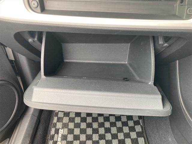 ザ・ビートル デザインレザーパッケージ　バックカメラ　オートクルーズコントロール　ＡＴ　ＨＩＤ　キーレスエントリー　電動格納ミラー　シートヒーター　アルミホイール　革シート　盗難防止システム　ＡＢＳ　ＣＤ　ミュージックプレイヤー接続可（33枚目）
