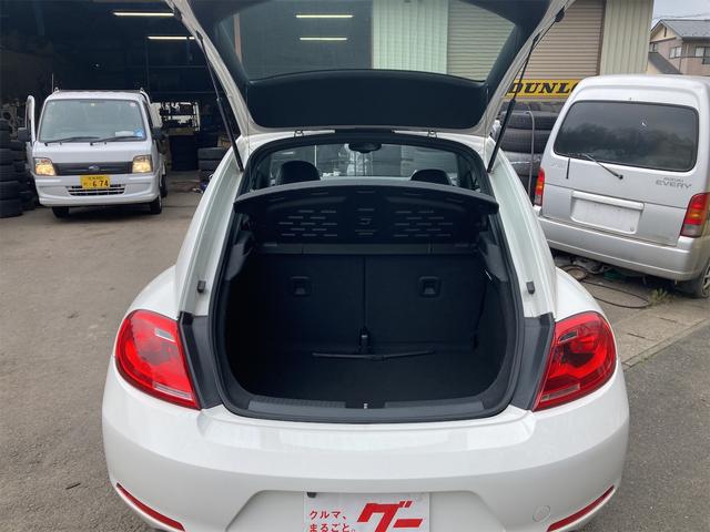 ザ・ビートル デザインレザーパッケージ　バックカメラ　オートクルーズコントロール　ＡＴ　ＨＩＤ　キーレスエントリー　電動格納ミラー　シートヒーター　アルミホイール　革シート　盗難防止システム　ＡＢＳ　ＣＤ　ミュージックプレイヤー接続可（45枚目）