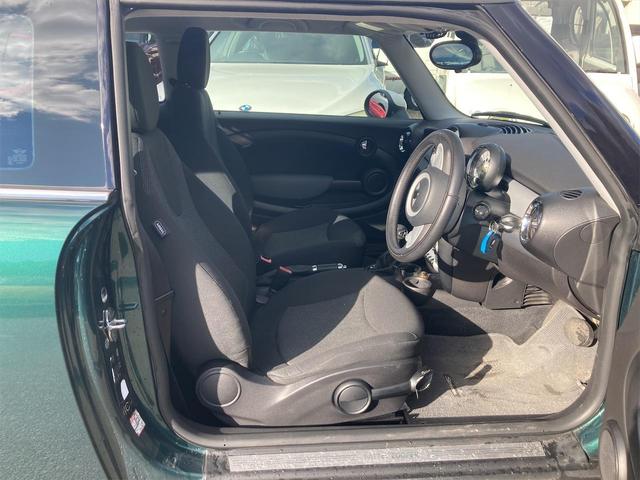 ＭＩＮＩ クーパー　ＥＴＣ　バックカメラ　ＴＶ　アルミホイール　キーレスエントリー　ＡＴ　盗難防止システム　ＡＢＳ　ＣＤ　ミュージックプレイヤー接続可　エアコン　パワーステアリング　パワーウィンドウ（31枚目）