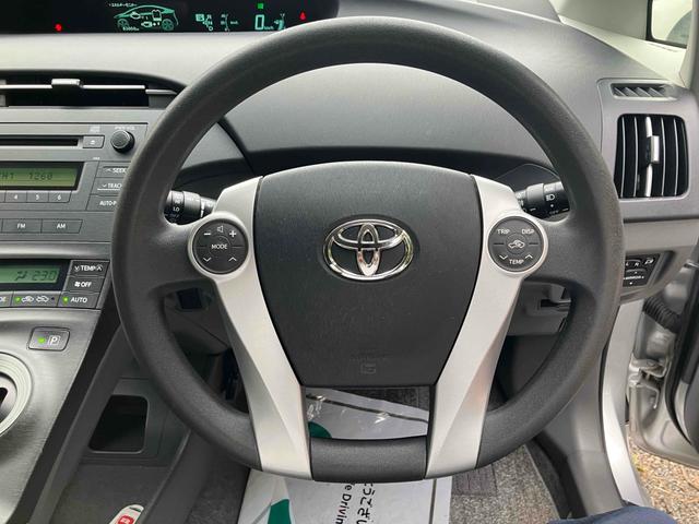 プリウス Ｓ　福祉車輌　ＥＴＣ　アルミホイール　オートライト　ＣＶＴ　スマートキー　電動格納ミラー　盗難防止システム　ＣＤ　ミュージックプレイヤー接続可　衝突安全ボディ　ＡＢＳ　ＥＳＣ　エアコン　パワーステアリング（3枚目）