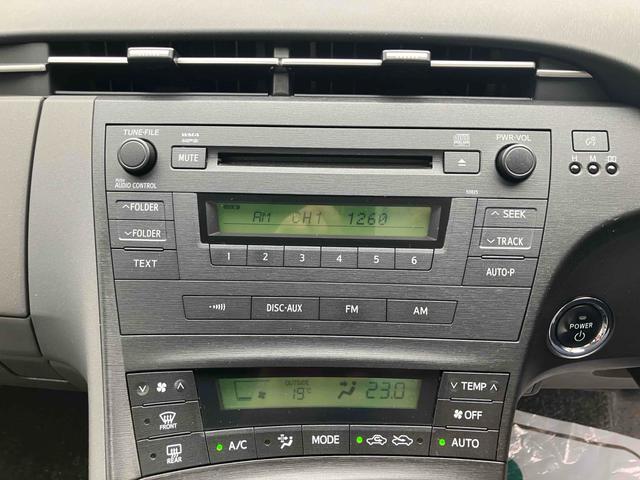 プリウス Ｓ　福祉車輌　ＥＴＣ　アルミホイール　オートライト　ＣＶＴ　スマートキー　電動格納ミラー　盗難防止システム　ＣＤ　ミュージックプレイヤー接続可　衝突安全ボディ　ＡＢＳ　ＥＳＣ　エアコン　パワーステアリング（4枚目）