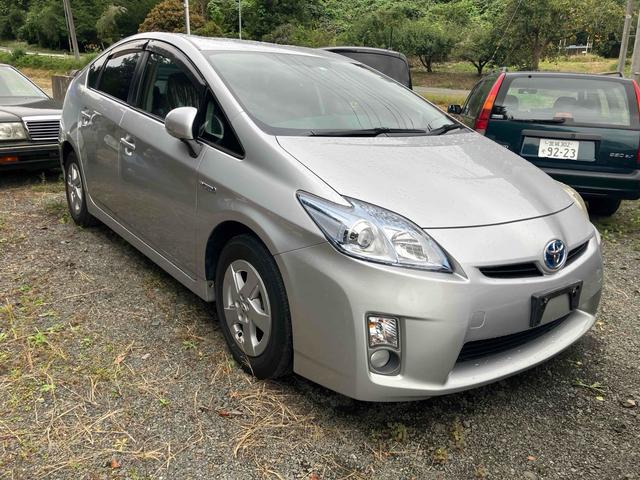 プリウス Ｓ　福祉車輌　ＥＴＣ　アルミホイール　オートライト　ＣＶＴ　スマートキー　電動格納ミラー　盗難防止システム　ＣＤ　ミュージックプレイヤー接続可　衝突安全ボディ　ＡＢＳ　ＥＳＣ　エアコン　パワーステアリング（12枚目）