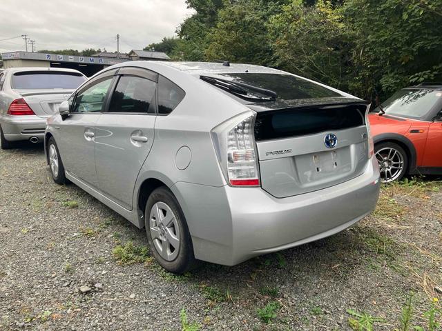 プリウス Ｓ　福祉車輌　ＥＴＣ　アルミホイール　オートライト　ＣＶＴ　スマートキー　電動格納ミラー　盗難防止システム　ＣＤ　ミュージックプレイヤー接続可　衝突安全ボディ　ＡＢＳ　ＥＳＣ　エアコン　パワーステアリング（13枚目）