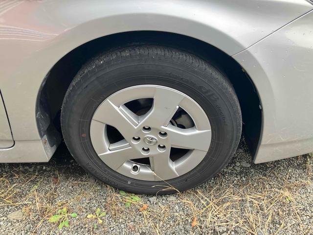 プリウス Ｓ　福祉車輌　ＥＴＣ　アルミホイール　オートライト　ＣＶＴ　スマートキー　電動格納ミラー　盗難防止システム　ＣＤ　ミュージックプレイヤー接続可　衝突安全ボディ　ＡＢＳ　ＥＳＣ　エアコン　パワーステアリング（24枚目）