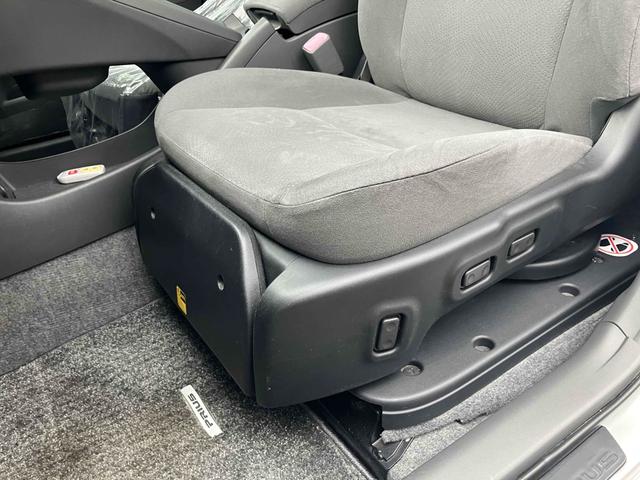 プリウス Ｓ　福祉車輌　ＥＴＣ　アルミホイール　オートライト　ＣＶＴ　スマートキー　電動格納ミラー　盗難防止システム　ＣＤ　ミュージックプレイヤー接続可　衝突安全ボディ　ＡＢＳ　ＥＳＣ　エアコン　パワーステアリング（34枚目）