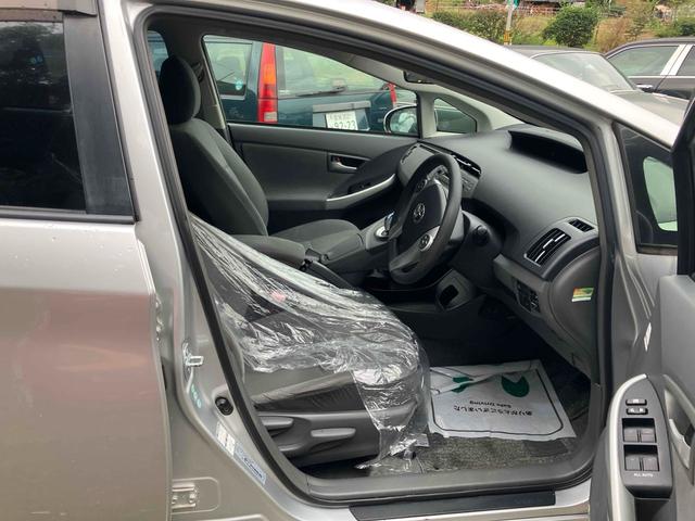 プリウス Ｓ　福祉車輌　ＥＴＣ　アルミホイール　オートライト　ＣＶＴ　スマートキー　電動格納ミラー　盗難防止システム　ＣＤ　ミュージックプレイヤー接続可　衝突安全ボディ　ＡＢＳ　ＥＳＣ　エアコン　パワーステアリング（36枚目）