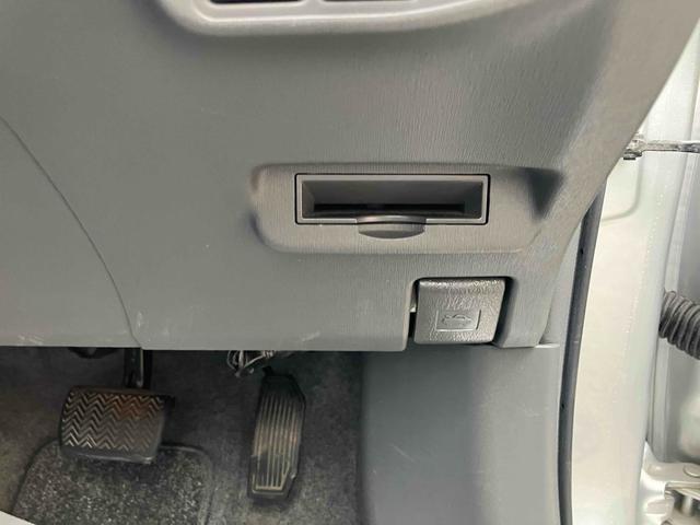 プリウス Ｓ　福祉車輌　ＥＴＣ　アルミホイール　オートライト　ＣＶＴ　スマートキー　電動格納ミラー　盗難防止システム　ＣＤ　ミュージックプレイヤー接続可　衝突安全ボディ　ＡＢＳ　ＥＳＣ　エアコン　パワーステアリング（38枚目）