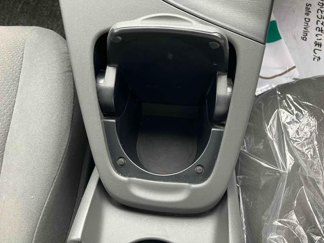 プリウス Ｓ　福祉車輌　ＥＴＣ　アルミホイール　オートライト　ＣＶＴ　スマートキー　電動格納ミラー　盗難防止システム　ＣＤ　ミュージックプレイヤー接続可　衝突安全ボディ　ＡＢＳ　ＥＳＣ　エアコン　パワーステアリング（41枚目）