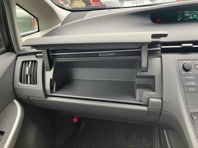 プリウス Ｓ　福祉車輌　ＥＴＣ　アルミホイール　オートライト　ＣＶＴ　スマートキー　電動格納ミラー　盗難防止システム　ＣＤ　ミュージックプレイヤー接続可　衝突安全ボディ　ＡＢＳ　ＥＳＣ　エアコン　パワーステアリング（45枚目）