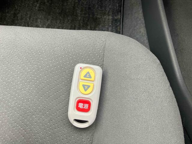 プリウス Ｓ　福祉車輌　ＥＴＣ　アルミホイール　オートライト　ＣＶＴ　スマートキー　電動格納ミラー　盗難防止システム　ＣＤ　ミュージックプレイヤー接続可　衝突安全ボディ　ＡＢＳ　ＥＳＣ　エアコン　パワーステアリング（46枚目）