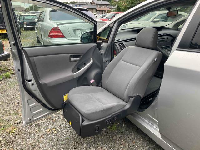 プリウス Ｓ　福祉車輌　ＥＴＣ　アルミホイール　オートライト　ＣＶＴ　スマートキー　電動格納ミラー　盗難防止システム　ＣＤ　ミュージックプレイヤー接続可　衝突安全ボディ　ＡＢＳ　ＥＳＣ　エアコン　パワーステアリング（48枚目）