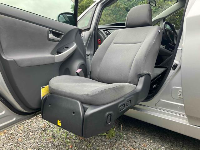 プリウス Ｓ　福祉車輌　ＥＴＣ　アルミホイール　オートライト　ＣＶＴ　スマートキー　電動格納ミラー　盗難防止システム　ＣＤ　ミュージックプレイヤー接続可　衝突安全ボディ　ＡＢＳ　ＥＳＣ　エアコン　パワーステアリング（49枚目）