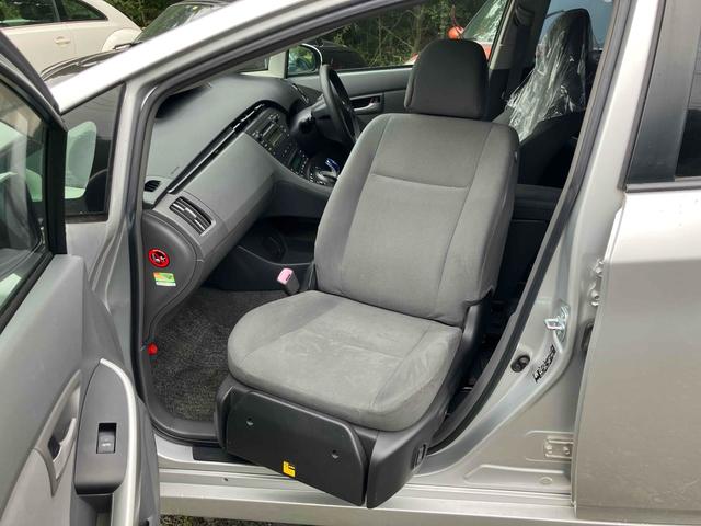 プリウス Ｓ　福祉車輌　ＥＴＣ　アルミホイール　オートライト　ＣＶＴ　スマートキー　電動格納ミラー　盗難防止システム　ＣＤ　ミュージックプレイヤー接続可　衝突安全ボディ　ＡＢＳ　ＥＳＣ　エアコン　パワーステアリング（51枚目）