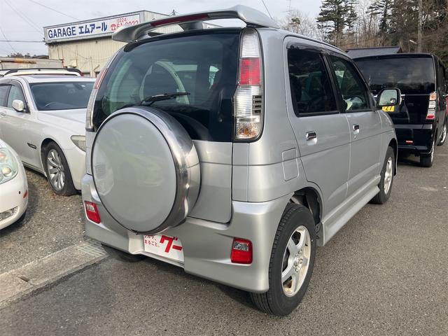 テリオスキッド カスタム　メモリアルエディション　４ＷＤ　ドライブレコーダー　キーレスエントリー　ＡＴ　ＣＤ　アルミホイール　衝突安全ボディ　エアコン　パワーステアリング　パワーウィンドウ（14枚目）