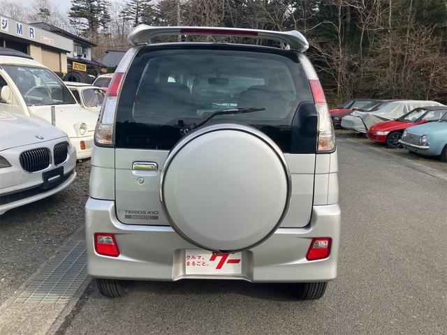 テリオスキッド カスタム　メモリアルエディション　４ＷＤ　ドライブレコーダー　キーレスエントリー　ＡＴ　ＣＤ　アルミホイール　衝突安全ボディ　エアコン　パワーステアリング　パワーウィンドウ（15枚目）