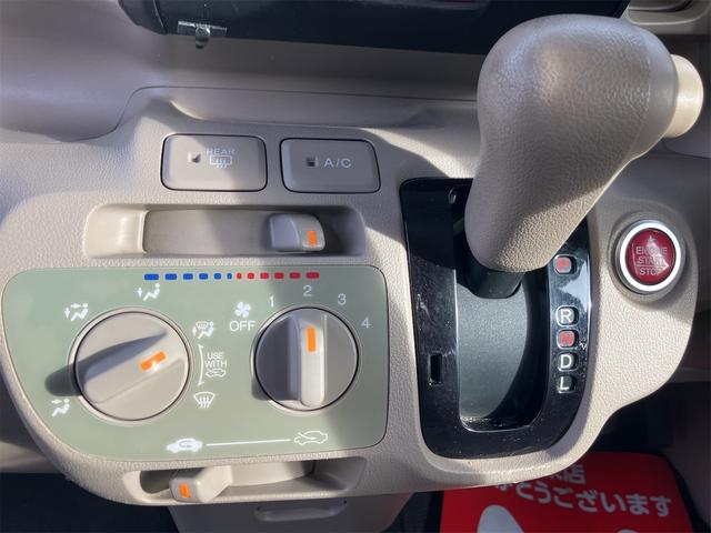 Ｎ－ＢＯＸ Ｇ　両側スライドドア　スマートキー　アイドリングストップ　電動格納ミラー　ベンチシート　ＣＶＴ　盗難防止システム　ＡＢＳ　ＥＳＣ　ＣＤ　ＵＳＢ　アルミホイール　衝突安全ボディ　エアコン　パワーステアリング（4枚目）