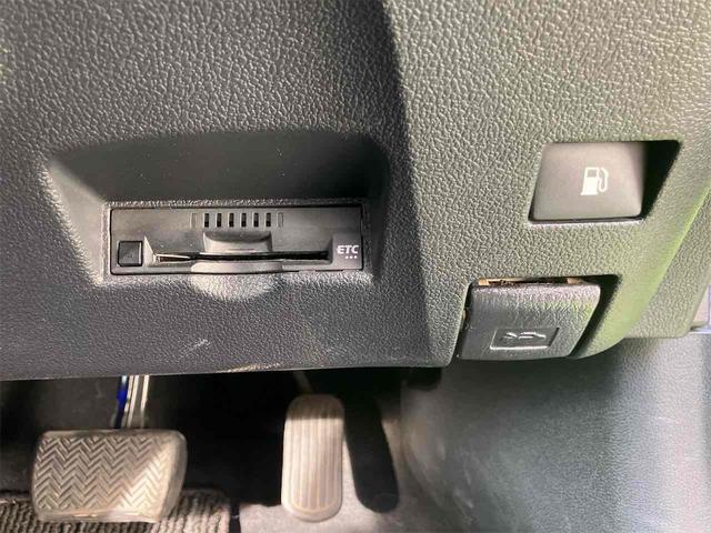 プリウス Ｓ　ＥＴＣ　ナビ　ＴＶ　アルミホイール　オートライト　ＬＥＤヘッドランプ　ＣＶＴ　スマートキー　電動格納ミラー　盗難防止システム　ＣＤ　Ｂｌｕｅｔｏｏｔｈ　衝突安全ボディ　ＡＢＳ　ＥＳＣ　エアコン（8枚目）