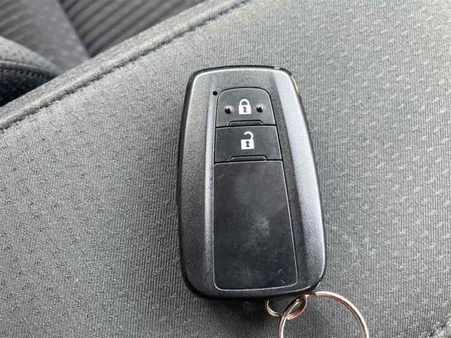 プリウス Ｓ　ＥＴＣ　ナビ　ＴＶ　アルミホイール　オートライト　ＬＥＤヘッドランプ　ＣＶＴ　スマートキー　電動格納ミラー　盗難防止システム　ＣＤ　Ｂｌｕｅｔｏｏｔｈ　衝突安全ボディ　ＡＢＳ　ＥＳＣ　エアコン（9枚目）