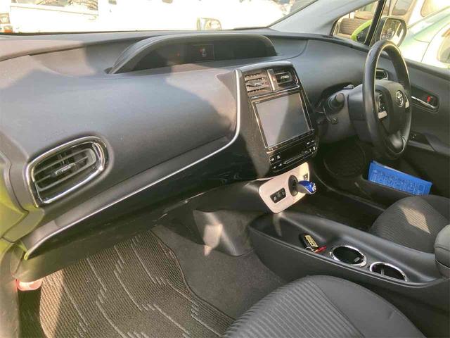 プリウス Ｓ　ＥＴＣ　ナビ　ＴＶ　アルミホイール　オートライト　ＬＥＤヘッドランプ　ＣＶＴ　スマートキー　電動格納ミラー　盗難防止システム　ＣＤ　Ｂｌｕｅｔｏｏｔｈ　衝突安全ボディ　ＡＢＳ　ＥＳＣ　エアコン（11枚目）