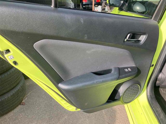 プリウス Ｓ　ＥＴＣ　ナビ　ＴＶ　アルミホイール　オートライト　ＬＥＤヘッドランプ　ＣＶＴ　スマートキー　電動格納ミラー　盗難防止システム　ＣＤ　Ｂｌｕｅｔｏｏｔｈ　衝突安全ボディ　ＡＢＳ　ＥＳＣ　エアコン（31枚目）