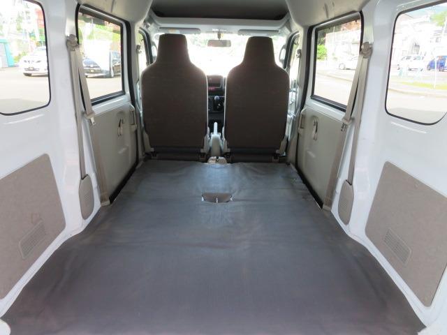 ＮＶ１００クリッパーバン ＤＸ　４ＷＤ　パワステ　エアコン　エアバッグ　ＡＢＳ　ＭＴ車　積載量３５０ｋｇ（17枚目）
