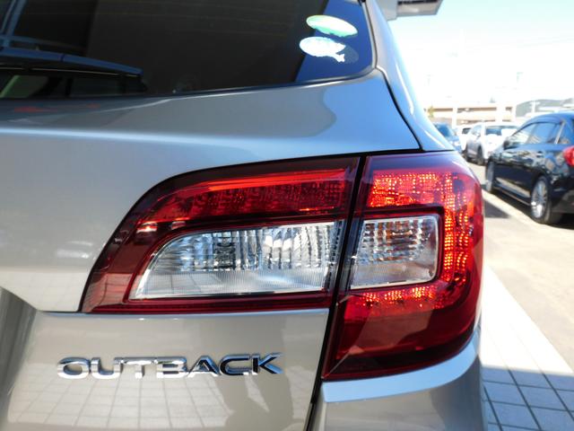 レガシィアウトバック Limited EyeSight搭載車 SDナビ Rカメラ SDナビ リヤビューカメラ ETC ドライブレコーダー ステアリングオーディオリモコン パワーリヤゲート 運転席・助手席・後席シートヒーター オートライト&オートワイパー(17枚目)