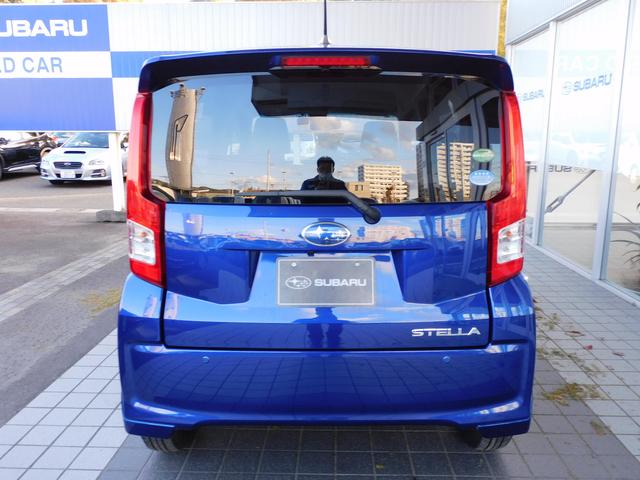 ステラ L スマートアシスト SDナビ Rカメラ SDナビリヤビューカメラ マニュアルエアコン 集中ドアロック機能付きキーレスエントリー パワーウィドウ 電動格納式ドアミラー ホイールキャップ付14インチスチールホイール(5枚目)