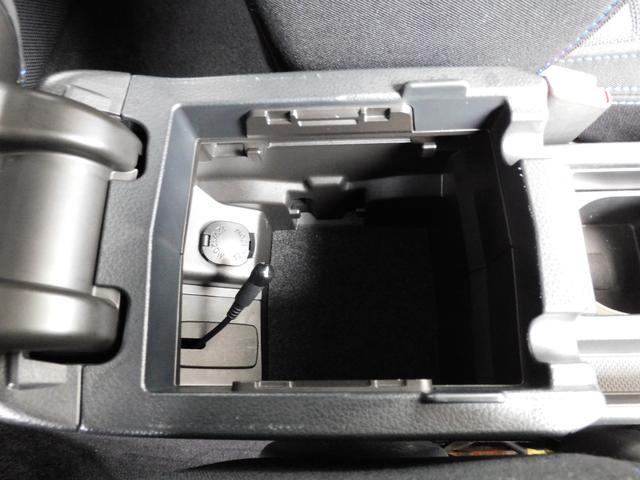 レヴォーグ １．６ＧＴ－Ｓ　ＥｙｅＳｉｇｈｔ　ＳＤナビ　Ｒカメラ　ＳＤナビ　リヤビューカメラ　ＥＴＣ２．０　ＬＥＤアクセサリーライナー　サンルーフ　サイドビューカメラ　スバルリヤビークルディテクション　フロントグリル　オートライト＆オートワイパー（27枚目）