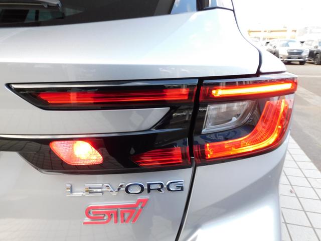 レヴォーグ ＳＴＩスポーツ　ＥＸ　センターインフォメーションディスプレイ　１１．６インチセンターインフォメーションディスプレイ＆インフォテインメントシステム　ＥＴＣ２．０　ドライブレコーダー　ＬＥＤアクセサリーライナー　ＳＴＩアルミホイール　サンルーフ（20枚目）