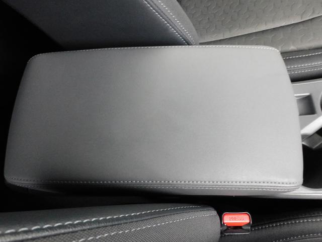 クロストレック 元レンタカー　インフォメーションディスプレイ（ナビ付）　アイサイト　ＥＴＣ　インフォメーションディスプレイ（ナビ機能付き）　左右独立温度調整機能付きオートエアコン　パワーシート（29枚目）