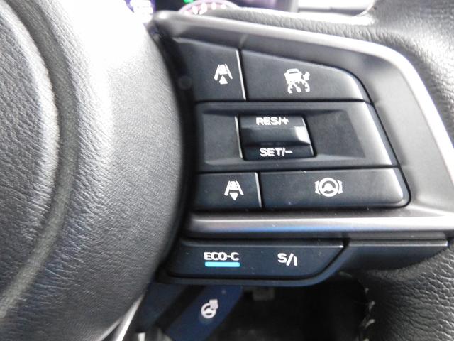 クロストレック 元レンタカー　インフォメーションディスプレイ（ナビ付）　アイサイト　ＥＴＣ　インフォメーションディスプレイ（ナビ機能付き）　左右独立温度調整機能付きオートエアコン　パワーシート（41枚目）