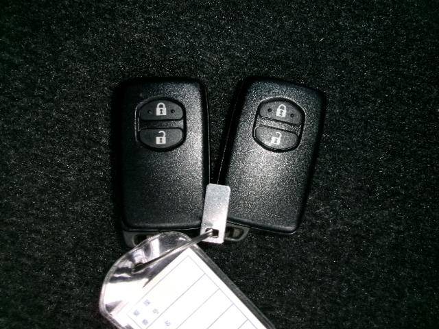 プリウス S 後期型・純正HDDナビ・地デジ・バックカメラ・Bluetooth・ビルドインETC・HIDヘッドライト・プッシュスタート・スマートキー(37枚目)