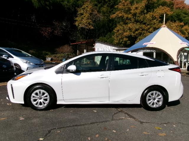 プリウス Ｓ　後期型・トヨタセーフティセンス・純正ＳＤナビ・地デジ・バックカメラ・Ｂｌｕｅｔｏｏｔｈ・ビルドインＥＴＣ・クルーズコントロール・ＬＥＤヘッドライト・ＡＣ１００Ｖ対応・プッシュスタート・スマートキー（12枚目）