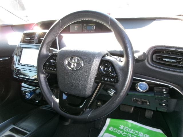 プリウス Ｓ　後期型・トヨタセーフティセンス・純正ＳＤナビ・地デジ・バックカメラ・Ｂｌｕｅｔｏｏｔｈ・ビルドインＥＴＣ・クルーズコントロール・ＬＥＤヘッドライト・ＡＣ１００Ｖ対応・プッシュスタート・スマートキー（13枚目）