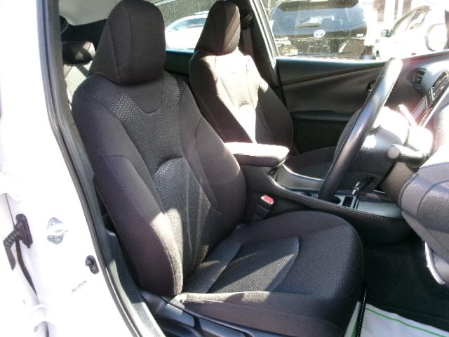 プリウス Ｓ　後期型・トヨタセーフティセンス・純正ＳＤナビ・地デジ・バックカメラ・Ｂｌｕｅｔｏｏｔｈ・ビルドインＥＴＣ・クルーズコントロール・ＬＥＤヘッドライト・ＡＣ１００Ｖ対応・プッシュスタート・スマートキー（14枚目）