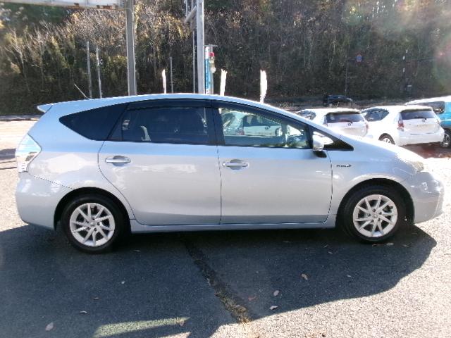 プリウスアルファ Ｓ　純正ＳＤナビ・地デジ・バックカメラ・Ｂｌｕｅｔｏｏｔｈ・ビルドインＥＴＣ・純正アルミホイール・フォグランプ・プッシュスタート・スマートキー（11枚目）