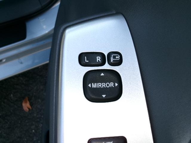 プリウスアルファ Ｓ　純正ＳＤナビ・地デジ・バックカメラ・Ｂｌｕｅｔｏｏｔｈ・ビルドインＥＴＣ・純正アルミホイール・フォグランプ・プッシュスタート・スマートキー（25枚目）